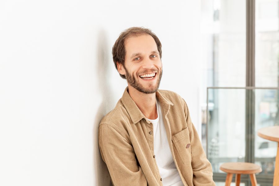 Marco Hohner ist in seinem Element als Coach für Musikerinnen und Musiker